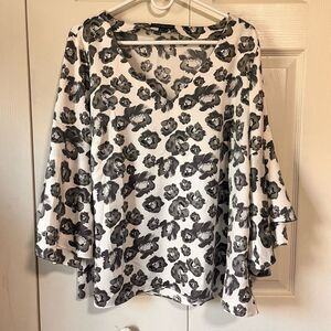 Lane Bryant plus size floral satin blouse size 18/20 black and white